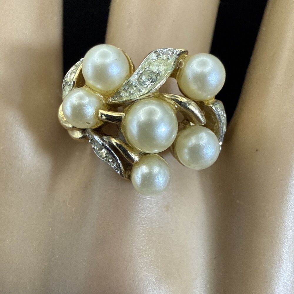 VTG Avon Gold Tone Faux Pearl Cluster Rhinestone Accent Ring Size 6-8.25